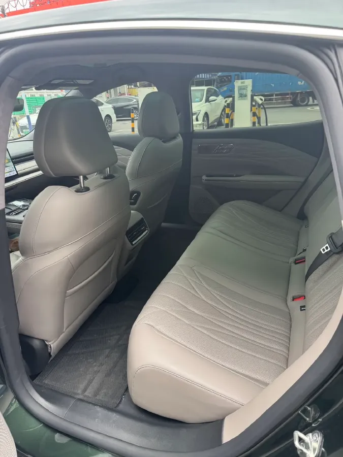 2025 Geely Galaxy Starshine 8 1.5T 163HP L4 3DHT PHEV 27.69KWH,autocango,china used car exporter,china ev exporter,chinese used car exporter,chinese used ev exporter
