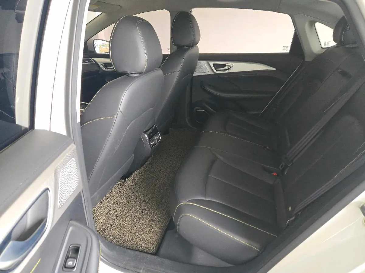 2022 JMC YuHu 7 2.0T 141HP L4 8AT,autocango,china used car exporter,china ev exporter,chinese used car exporter,chinese used ev exporter