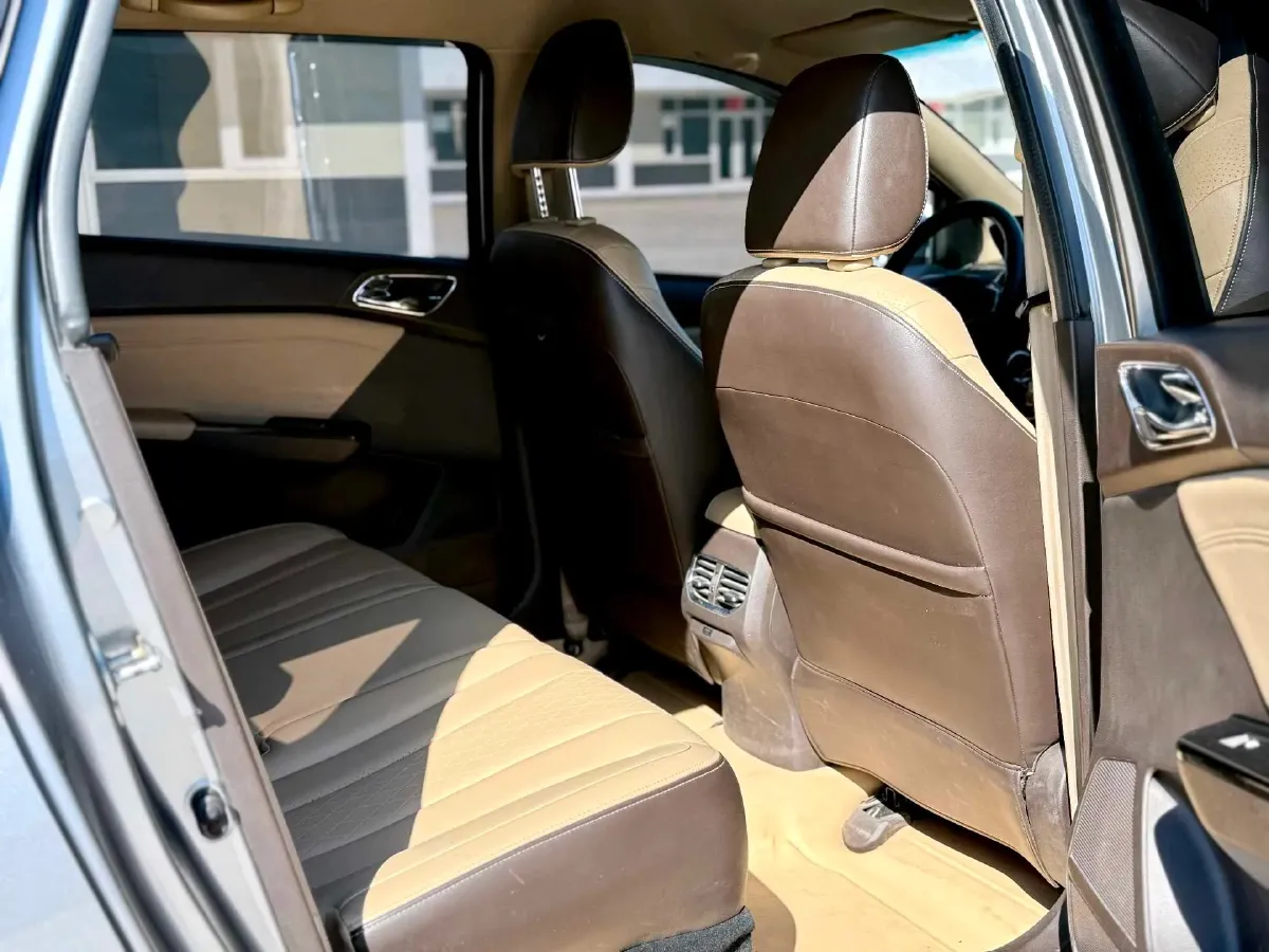 2017 BaoJun 310W 1.5L 112HP L4 6MT,autocango,china used car exporter,china ev exporter,chinese used car exporter,chinese used ev exporter