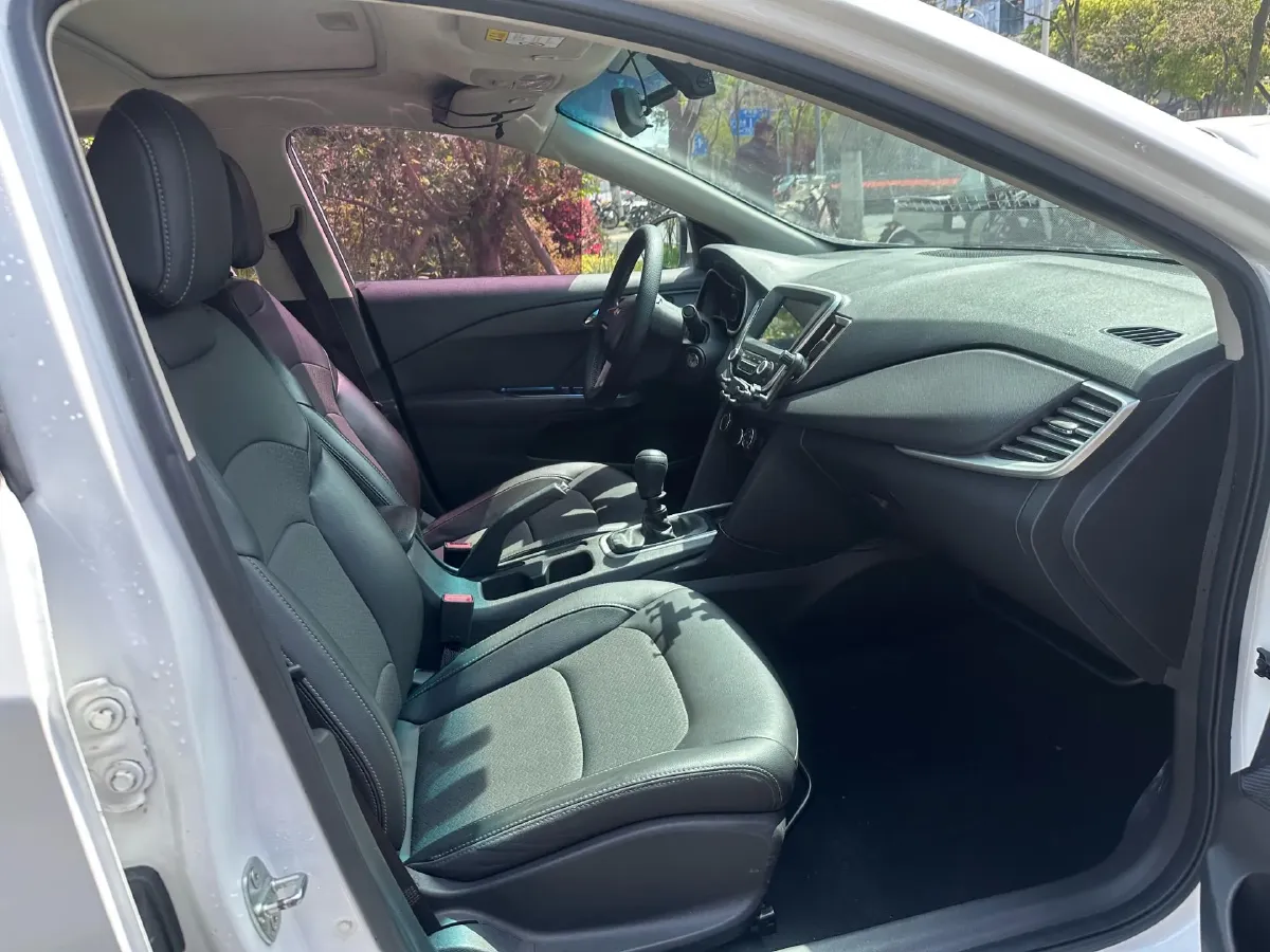 2019 Chevrolet Cavalier 1.5L 113HP L4 5MT,autocango,china used car exporter,china ev exporter,chinese used car exporter,chinese used ev exporter