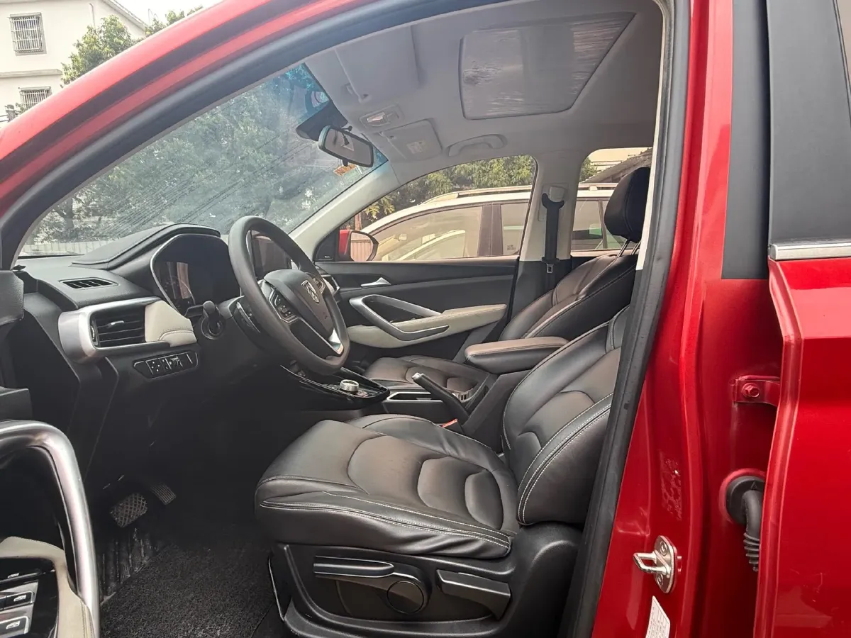 2018 BaoJun 530 1.5T 150HP L4 6MT,autocango,china used car exporter,china ev exporter,chinese used car exporter,chinese used ev exporter