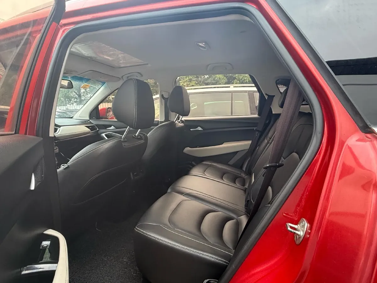 2018 BaoJun 530 1.5T 150HP L4 6MT,autocango,china used car exporter,china ev exporter,chinese used car exporter,chinese used ev exporter