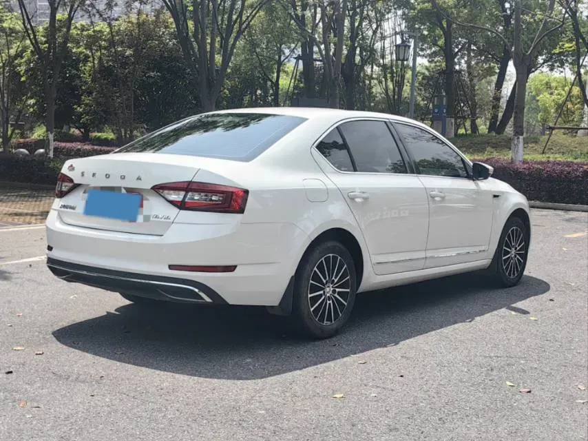 2019 Skoda Octavia 1.5L 116HP L4 6AT,autocango,china used car exporter,china ev exporter,chinese used car exporter,chinese used ev exporter