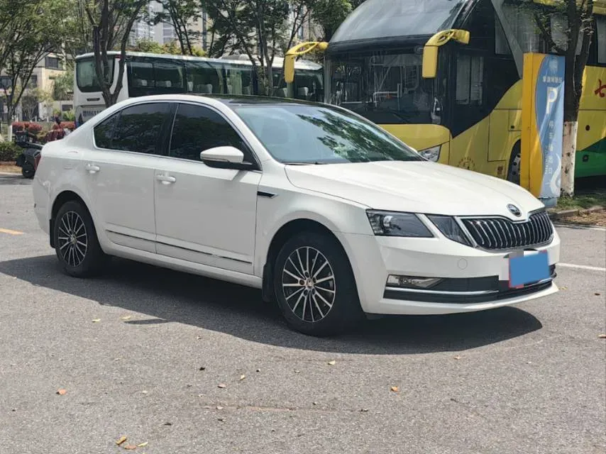 2019 Skoda Octavia 1.5L 116HP L4 6AT,autocango,china used car exporter,china ev exporter,chinese used car exporter,chinese used ev exporter