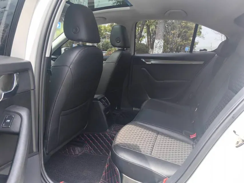 2019 Skoda Octavia 1.5L 116HP L4 6AT,autocango,china used car exporter,china ev exporter,chinese used car exporter,chinese used ev exporter