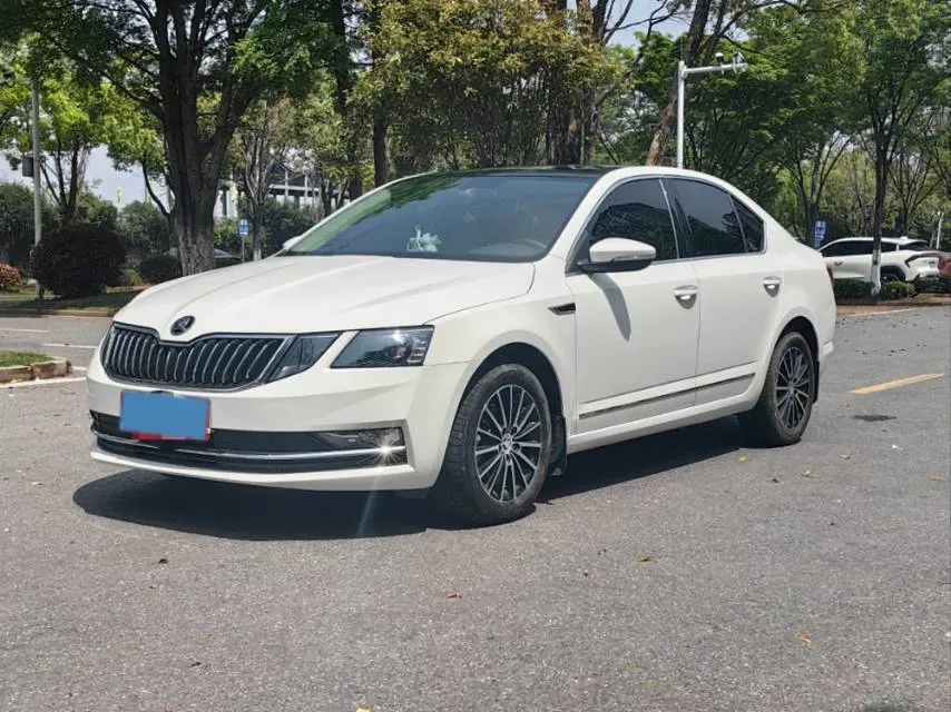 2019 Skoda Octavia 1.5L 116HP L4 6AT,autocango,china used car exporter,china ev exporter,chinese used car exporter,chinese used ev exporter