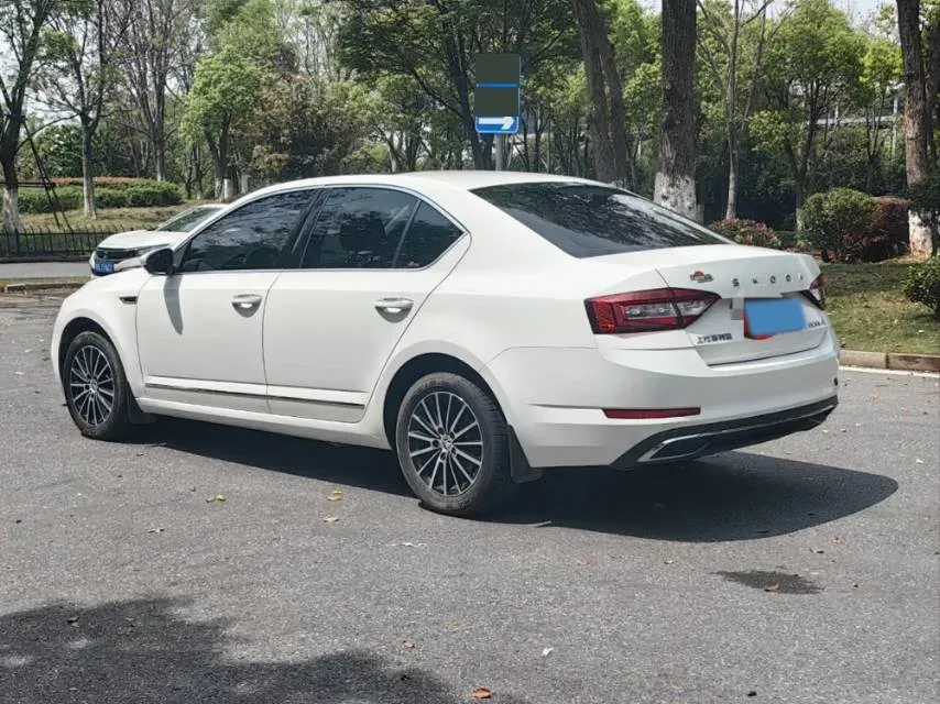 2019 Skoda Octavia 1.5L 116HP L4 6AT,autocango,china used car exporter,china ev exporter,chinese used car exporter,chinese used ev exporter