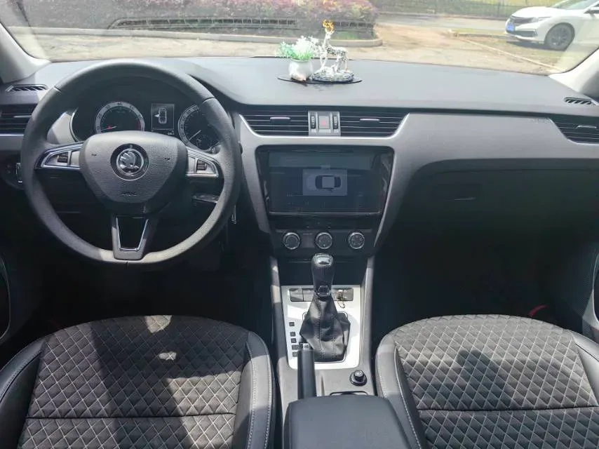 2019 Skoda Octavia 1.5L 116HP L4 6AT,autocango,china used car exporter,china ev exporter,chinese used car exporter,chinese used ev exporter