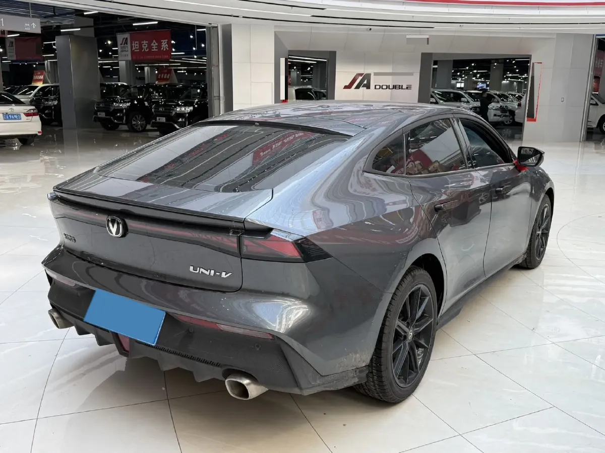 2023 ChangAn UNI-V 1.5T 188HP L4 7DCT,autocango,china used car exporter,china ev exporter,chinese used car exporter,chinese used ev exporter