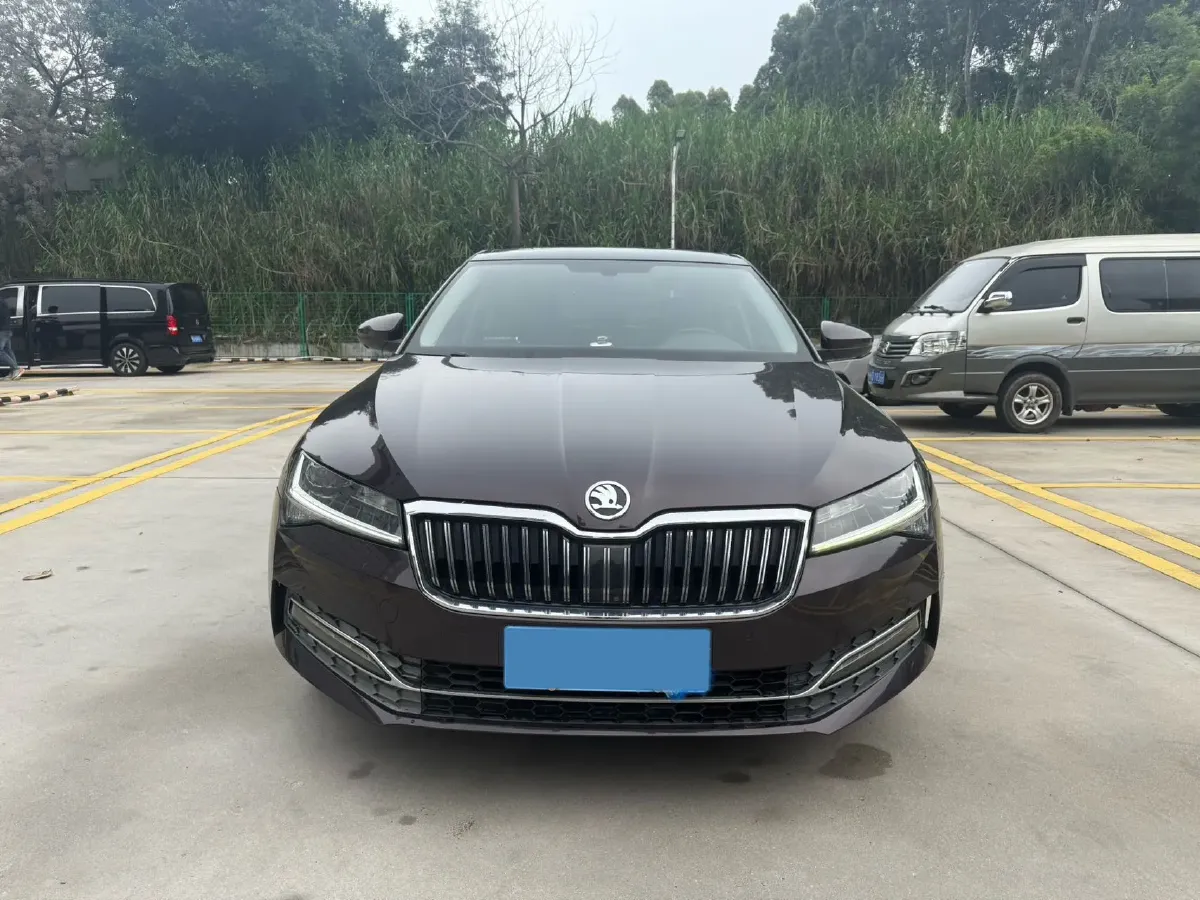 2019 Skoda Superb 2.0T 186HP L4 7DCT,autocango,china used car exporter,china ev exporter,chinese used car exporter,chinese used ev exporter