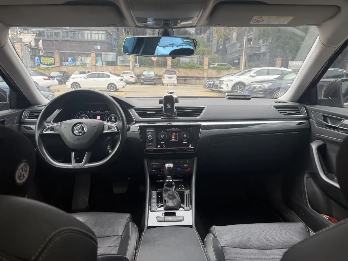 2019 Skoda Superb 2.0T 186HP L4 7DCT,autocango,china used car exporter,china ev exporter,chinese used car exporter,chinese used ev exporter