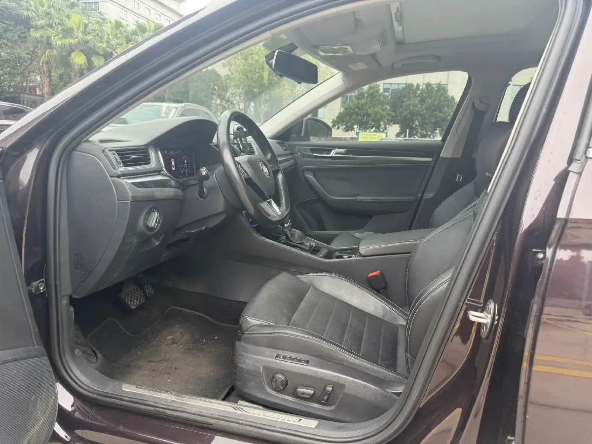 2019 Skoda Superb 2.0T 186HP L4 7DCT,autocango,china used car exporter,china ev exporter,chinese used car exporter,chinese used ev exporter