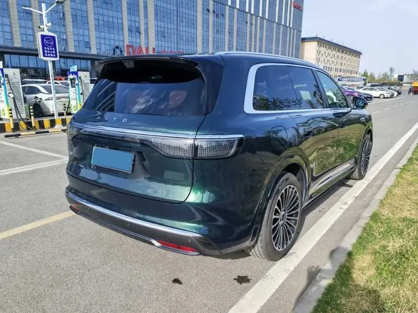 2025 AITO AITO M8 REEV 160HP REEV 53.4KWH,autocango,china used car exporter,china ev exporter,chinese used car exporter,chinese used ev exporter