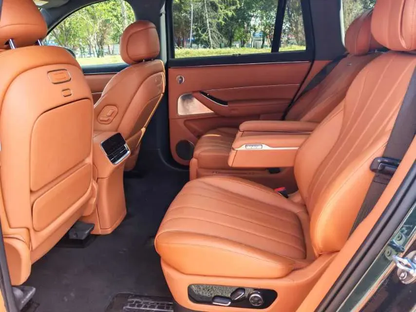 2025 AITO AITO M8 REEV 160HP REEV 53.4KWH,autocango,china used car exporter,china ev exporter,chinese used car exporter,chinese used ev exporter