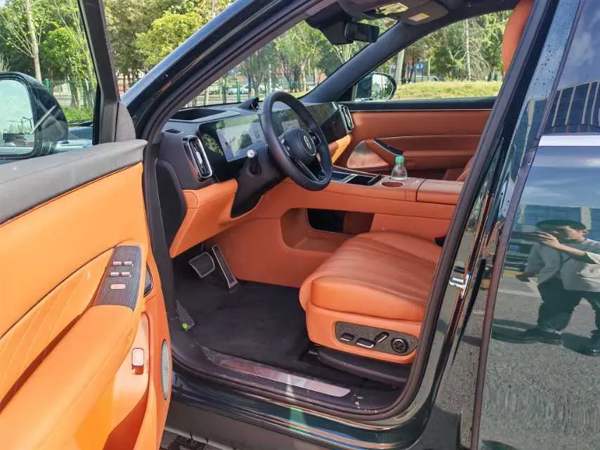 2025 AITO AITO M8 REEV 160HP REEV 53.4KWH,autocango,china used car exporter,china ev exporter,chinese used car exporter,chinese used ev exporter