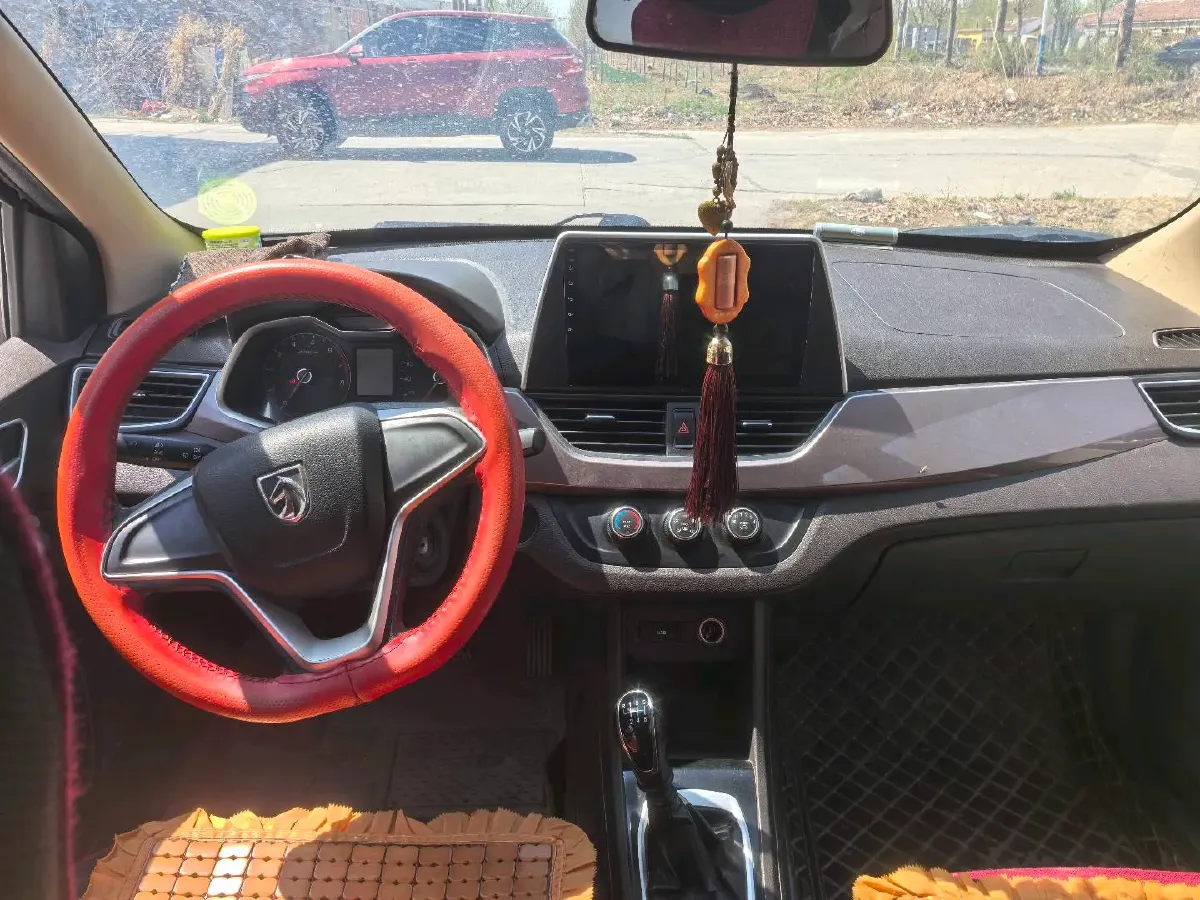 2017 BaoJun 310W 1.5L 112HP L4 6MT,autocango,china used car exporter,china ev exporter,chinese used car exporter,chinese used ev exporter