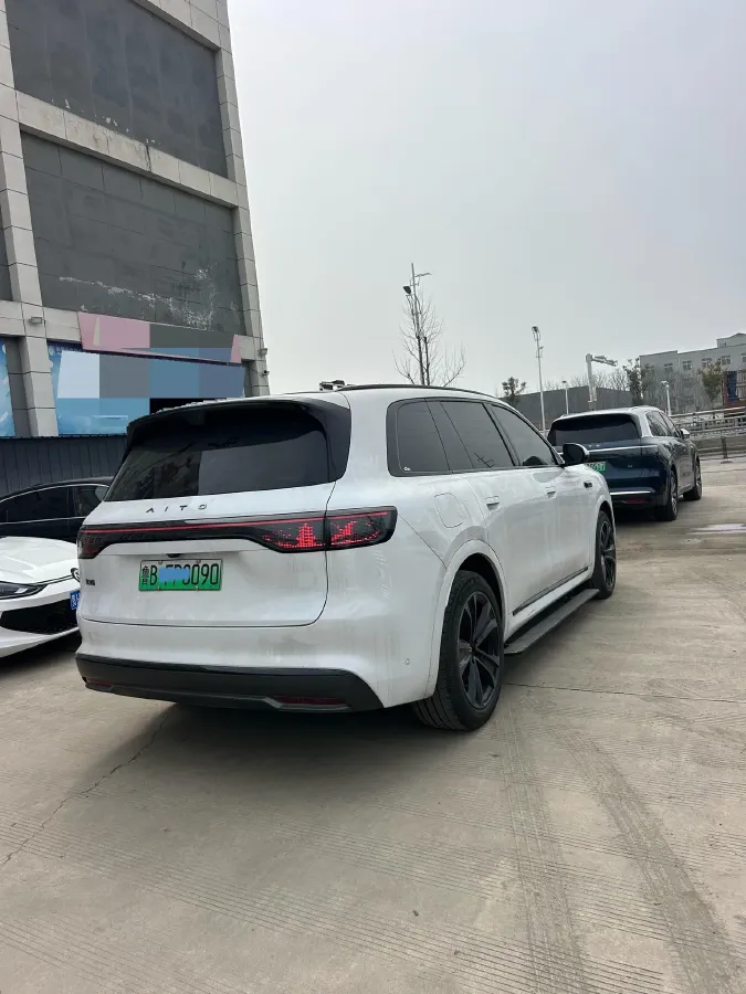 2025 AITO AITO M8 REEV 160HP REEV 53.4KWH,autocango,china used car exporter,china ev exporter,chinese used car exporter,chinese used ev exporter