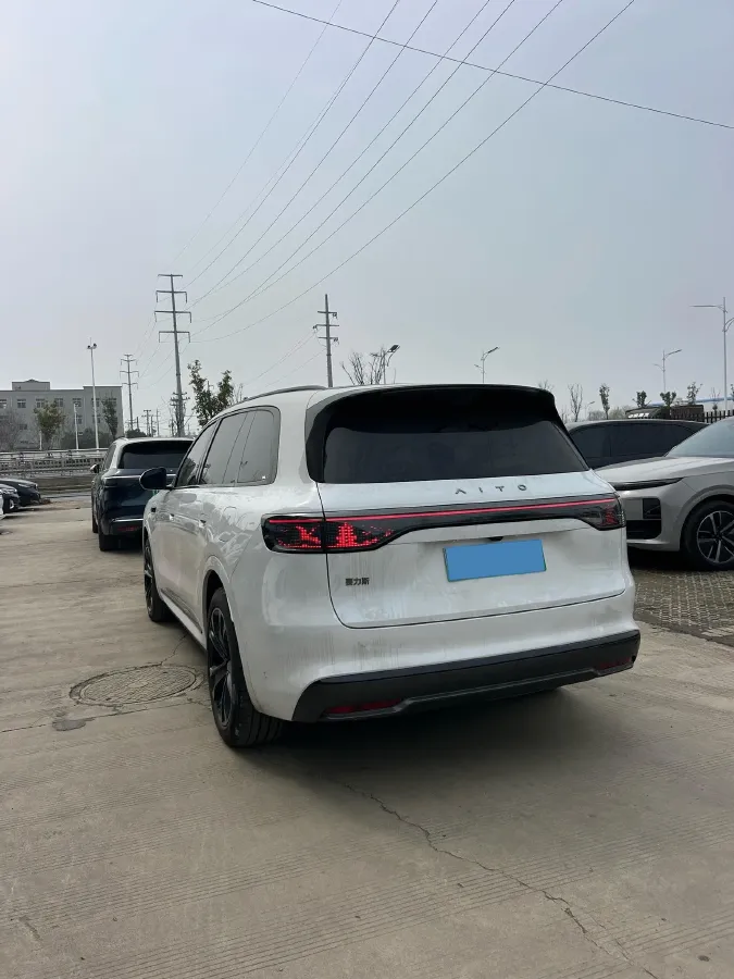 2025 AITO AITO M8 REEV 160HP REEV 53.4KWH,autocango,china used car exporter,china ev exporter,chinese used car exporter,chinese used ev exporter