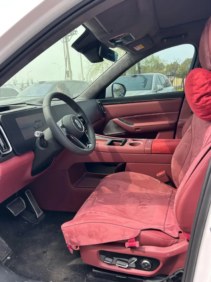 2025 AITO AITO M8 REEV 160HP REEV 53.4KWH,autocango,china used car exporter,china ev exporter,chinese used car exporter,chinese used ev exporter