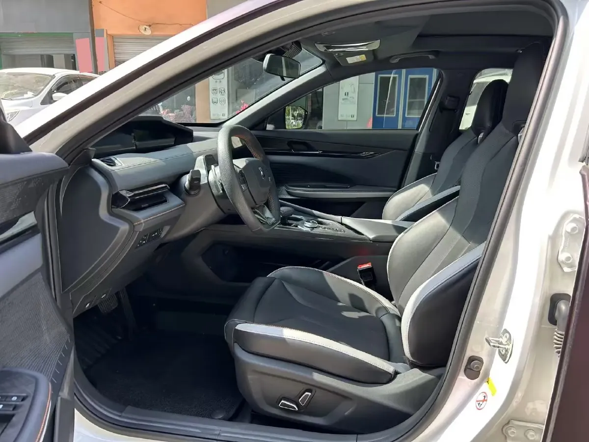 2023 ChangAn UNI-V 1.5T 188HP L4 7DCT,autocango,china used car exporter,china ev exporter,chinese used car exporter,chinese used ev exporter