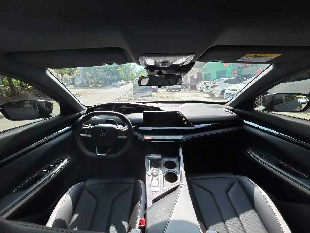 2023 ChangAn UNI-V 1.5T 188HP L4 7DCT,autocango,china used car exporter,china ev exporter,chinese used car exporter,chinese used ev exporter