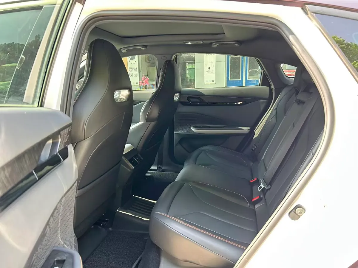 2023 ChangAn UNI-V 1.5T 188HP L4 7DCT,autocango,china used car exporter,china ev exporter,chinese used car exporter,chinese used ev exporter