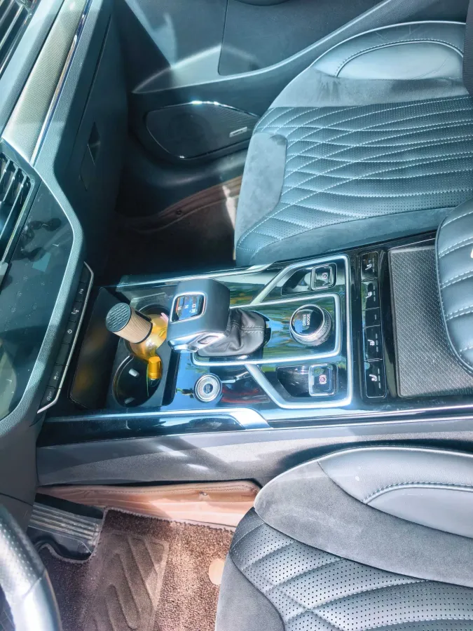 2019 HongQi HS5 2.0T 224HP L4 6AT,autocango,china used car exporter,china ev exporter,chinese used car exporter,chinese used ev exporter