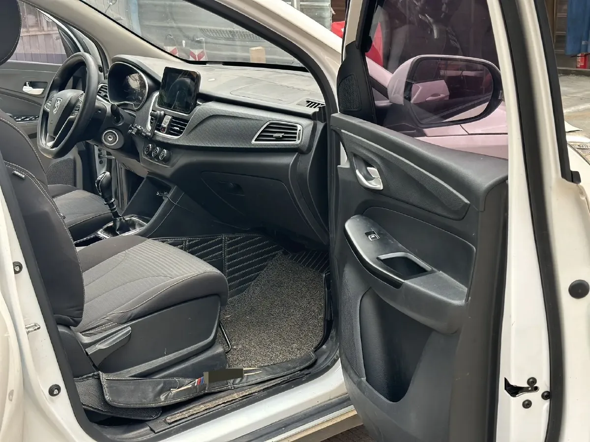 2021 BaoJun 730 1.5L 105HP L4 6MT,autocango,china used car exporter,china ev exporter,chinese used car exporter,chinese used ev exporter