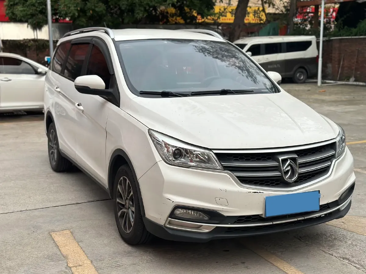 2021 BaoJun 730 1.5L 105HP L4 6MT,autocango,china used car exporter,china ev exporter,chinese used car exporter,chinese used ev exporter