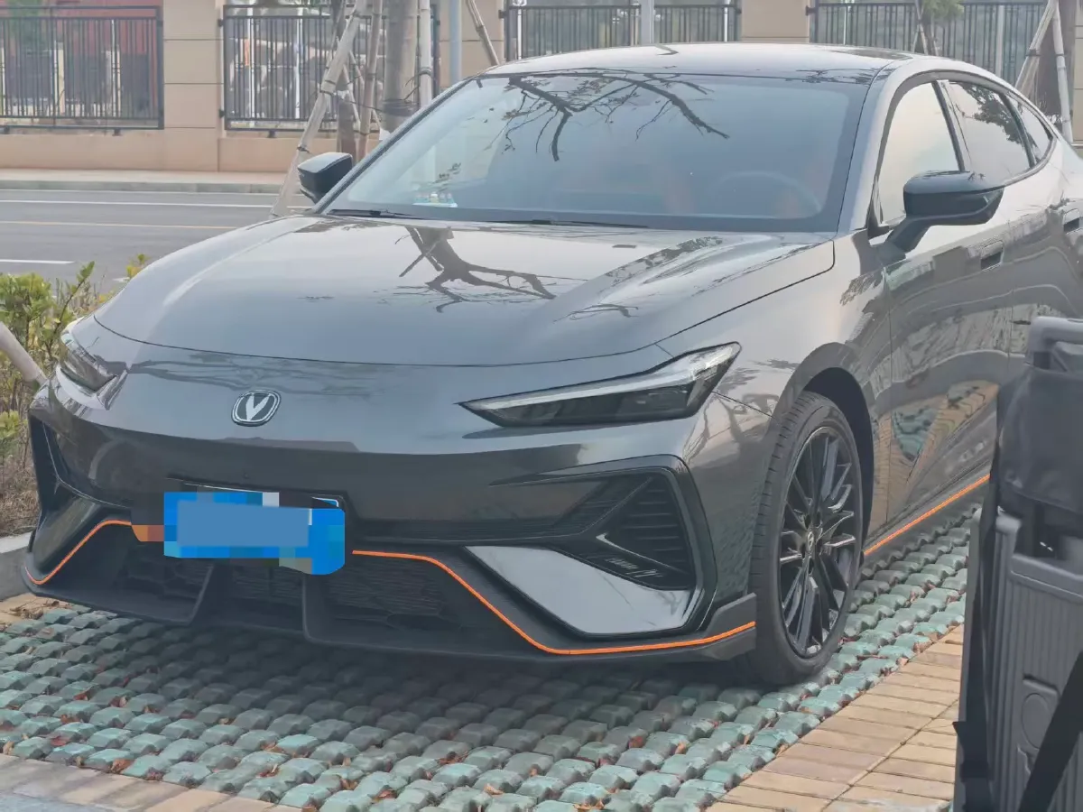 2025 ChangAn UNI-V 1.5T 192HP L4 7DCT,autocango,china used car exporter,china ev exporter,chinese used car exporter,chinese used ev exporter