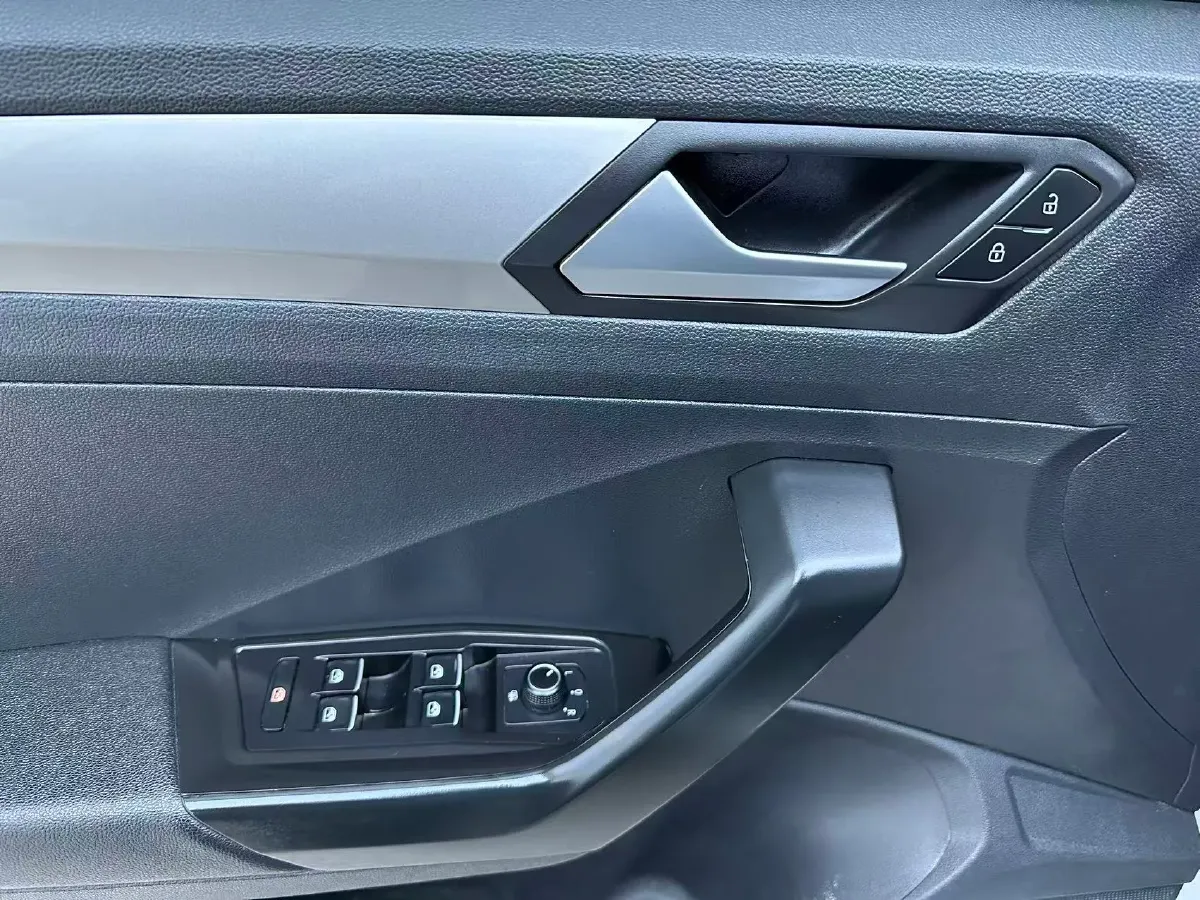 2021 Volkswagen T-Roc 1.4T 150HP L4 7DCT,autocango,china used car exporter,china ev exporter,chinese used car exporter,chinese used ev exporter