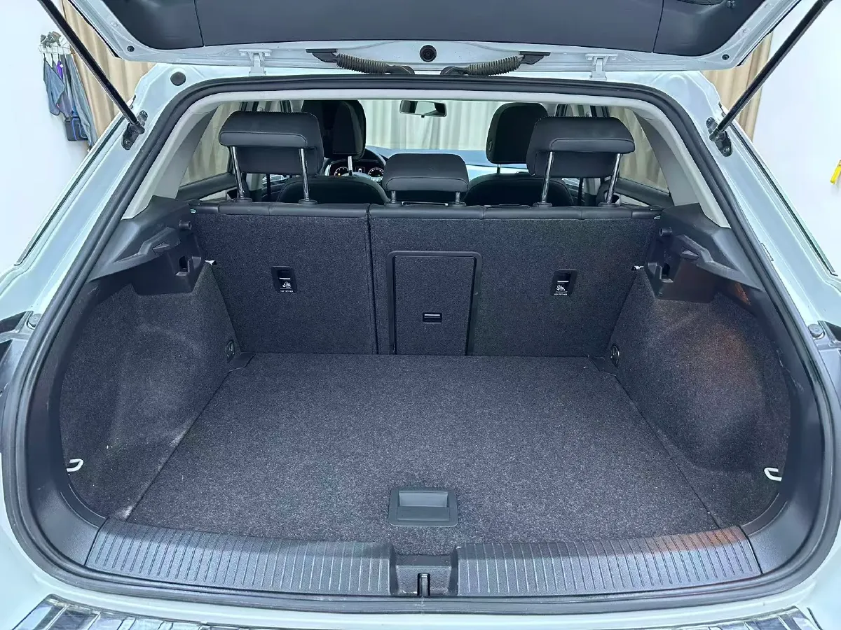 2021 Volkswagen T-Roc 1.4T 150HP L4 7DCT,autocango,china used car exporter,china ev exporter,chinese used car exporter,chinese used ev exporter