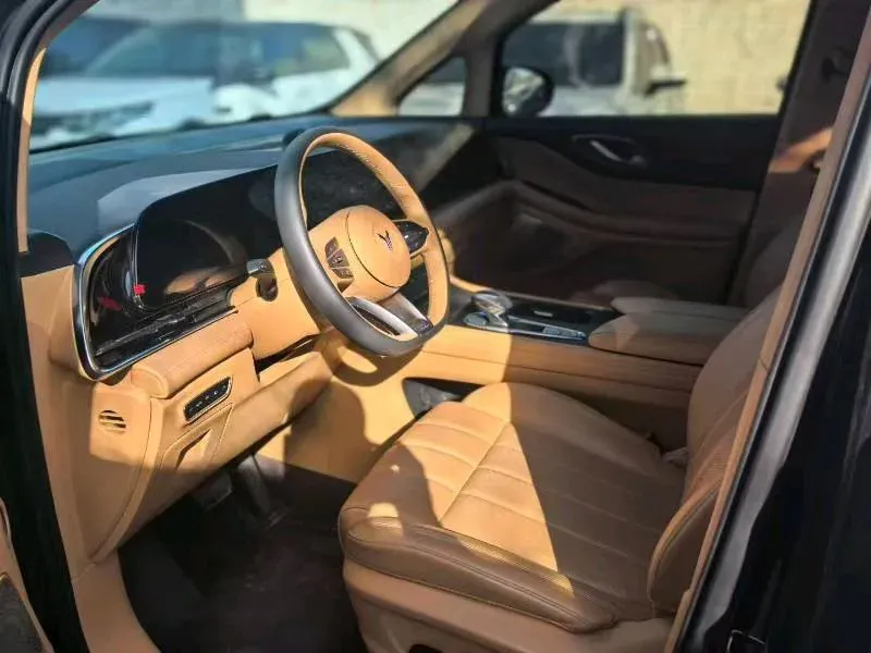 2024 Voyah Dream 1.5T 150HP L4 PHEV 43KWH,autocango,china used car exporter,china ev exporter,chinese used car exporter,chinese used ev exporter