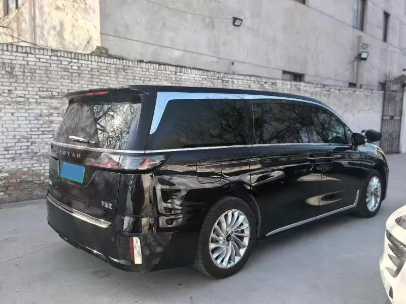 2024 Voyah Dream 1.5T 150HP L4 PHEV 43KWH,autocango,china used car exporter,china ev exporter,chinese used car exporter,chinese used ev exporter