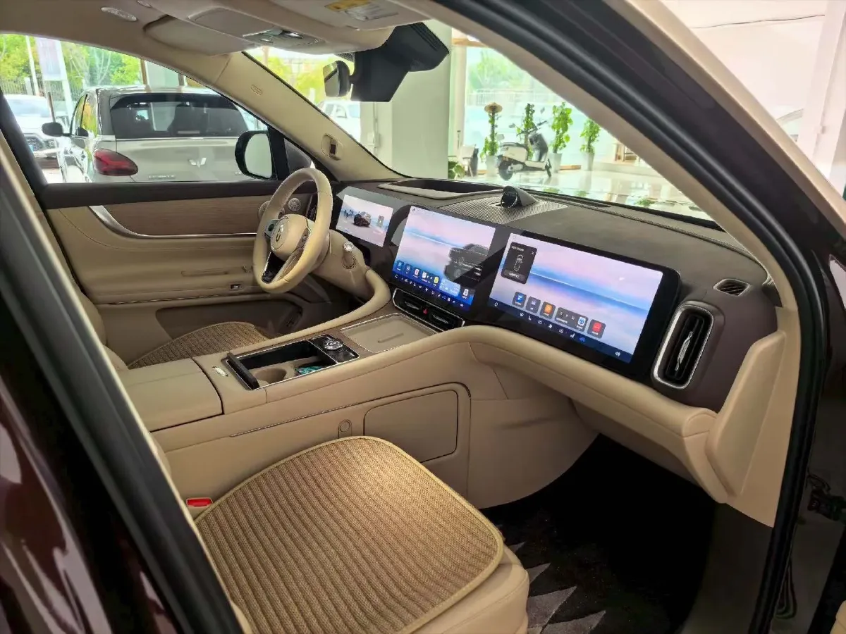 2025 AITO AITO M9 REEV 160HP REEV 52KWH,autocango,china used car exporter,china ev exporter,chinese used car exporter,chinese used ev exporter