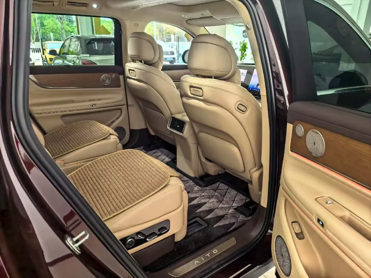 2025 AITO AITO M9 REEV 160HP REEV 52KWH,autocango,china used car exporter,china ev exporter,chinese used car exporter,chinese used ev exporter