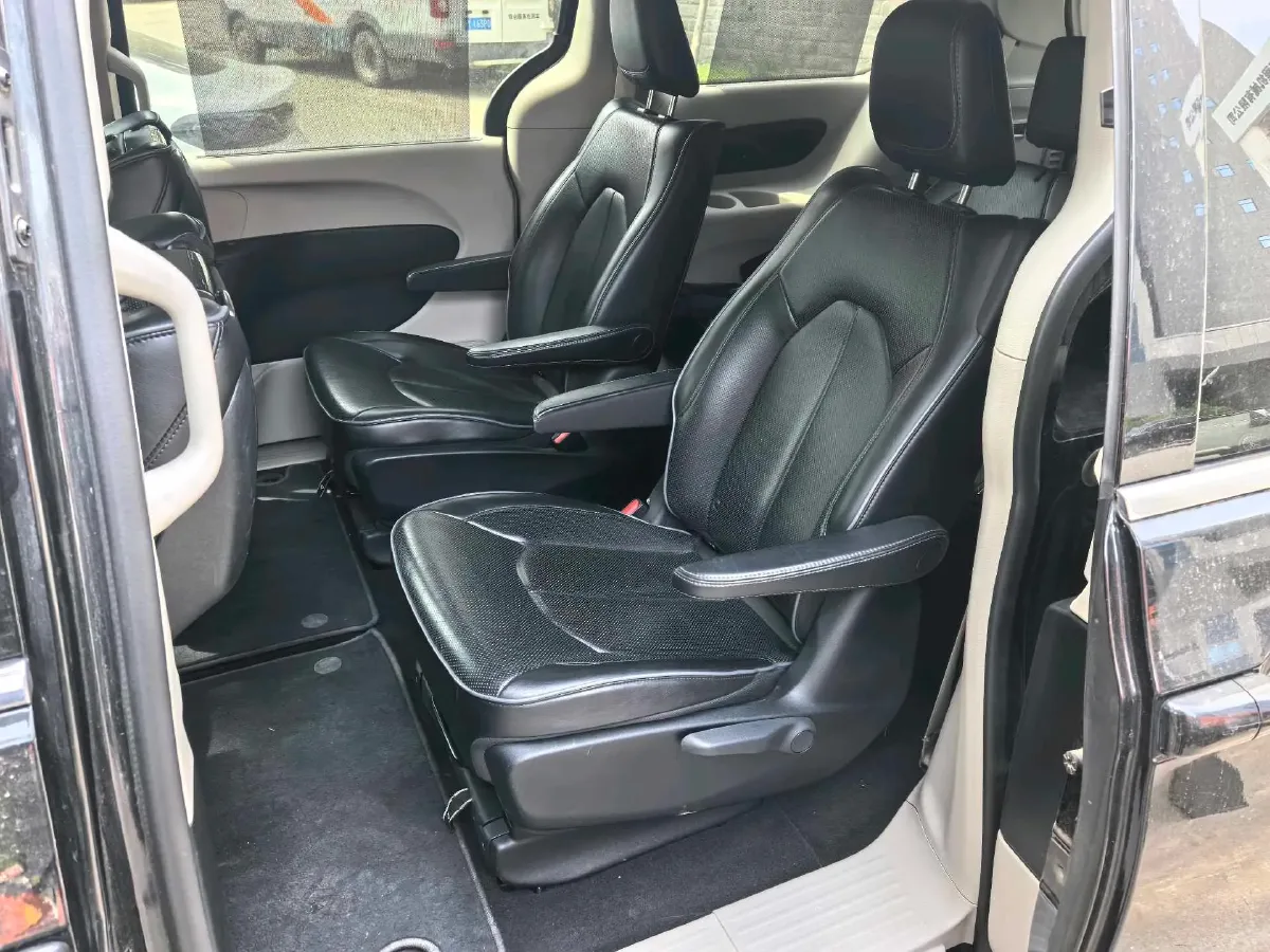 2017 Chrysler Pacifica 3.6L 279HP V6 9AT,autocango,china used car exporter,china ev exporter,chinese used car exporter,chinese used ev exporter