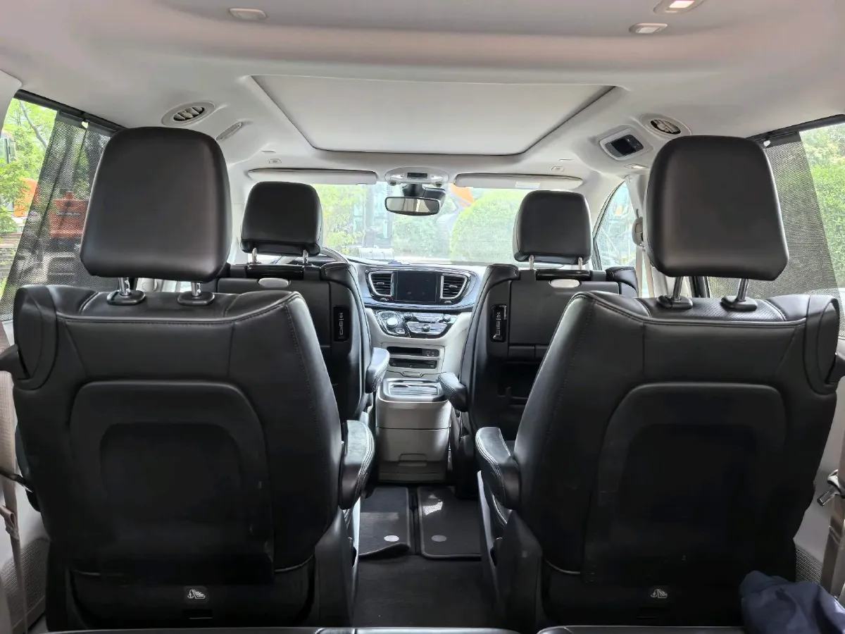 2017 Chrysler Pacifica 3.6L 279HP V6 9AT,autocango,china used car exporter,china ev exporter,chinese used car exporter,chinese used ev exporter