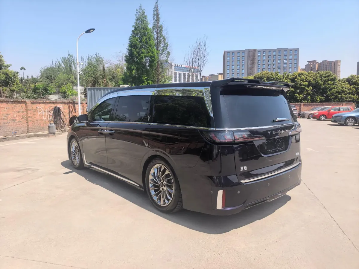 2024 Voyah Dream 1.5T 150HP L4 PHEV 43KWH,autocango,china used car exporter,china ev exporter,chinese used car exporter,chinese used ev exporter