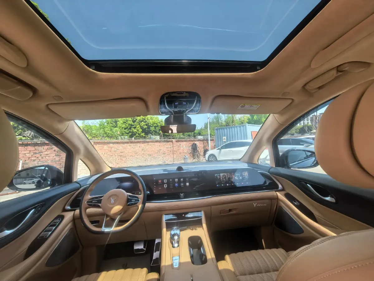 2024 Voyah Dream 1.5T 150HP L4 PHEV 43KWH,autocango,china used car exporter,china ev exporter,chinese used car exporter,chinese used ev exporter