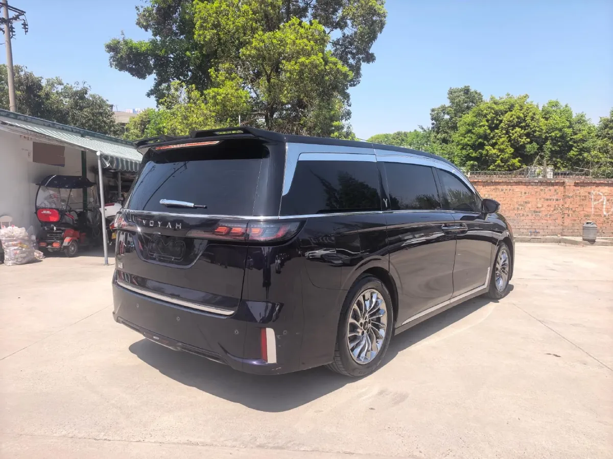 2024 Voyah Dream 1.5T 150HP L4 PHEV 43KWH,autocango,china used car exporter,china ev exporter,chinese used car exporter,chinese used ev exporter