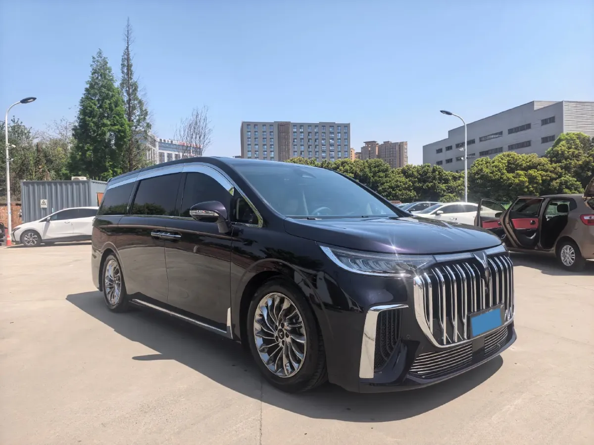 2024 Voyah Dream 1.5T 150HP L4 PHEV 43KWH,autocango,china used car exporter,china ev exporter,chinese used car exporter,chinese used ev exporter