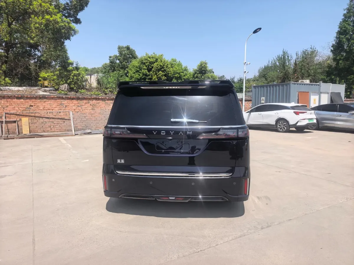 2024 Voyah Dream 1.5T 150HP L4 PHEV 43KWH,autocango,china used car exporter,china ev exporter,chinese used car exporter,chinese used ev exporter