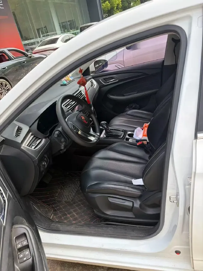 2020 Roewe i5 1.5L 120HP L4 CVT,autocango,china used car exporter,china ev exporter,chinese used car exporter,chinese used ev exporter