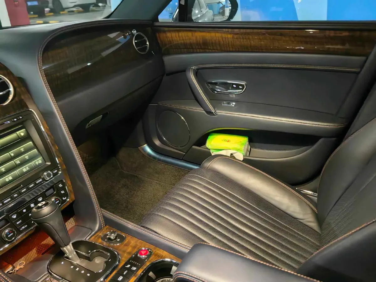 2017 Bentley Flying Spur 4.0T 507HP V8 8AT,autocango,china used car exporter,china ev exporter,chinese used car exporter,chinese used ev exporter