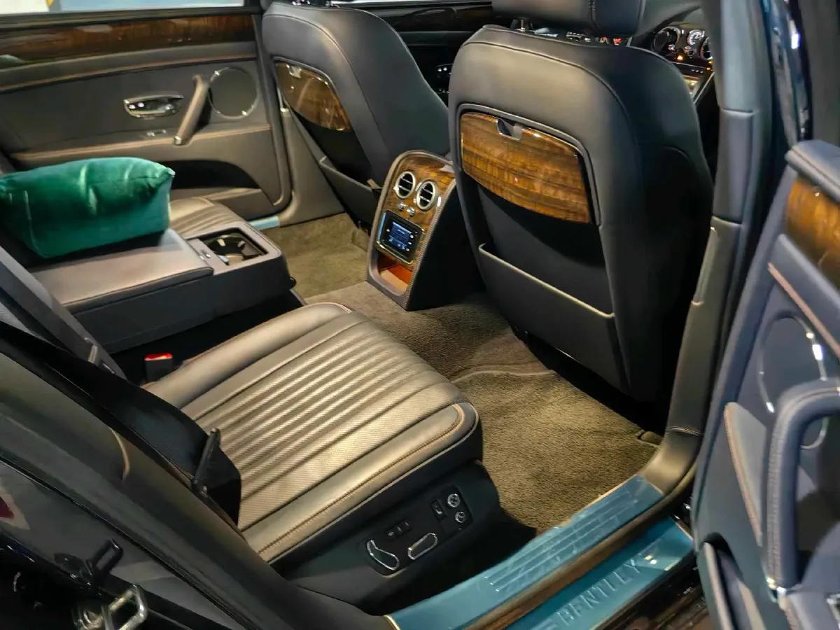 2017 Bentley Flying Spur 4.0T 507HP V8 8AT,autocango,china used car exporter,china ev exporter,chinese used car exporter,chinese used ev exporter