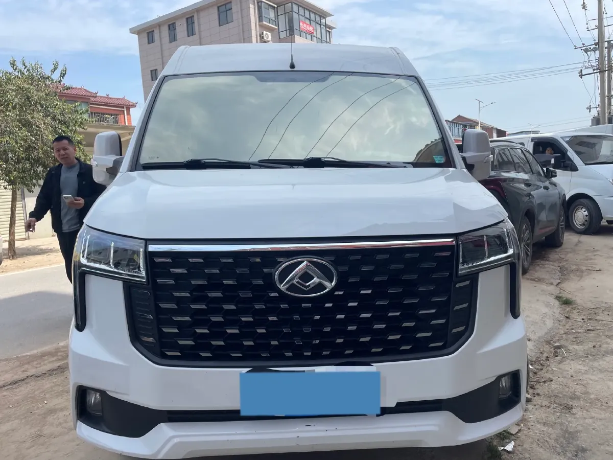 2024 MAXUS XinTu V80 2.0T 147HP L4 6MT,autocango,china used car exporter,china ev exporter,chinese used car exporter,chinese used ev exporter