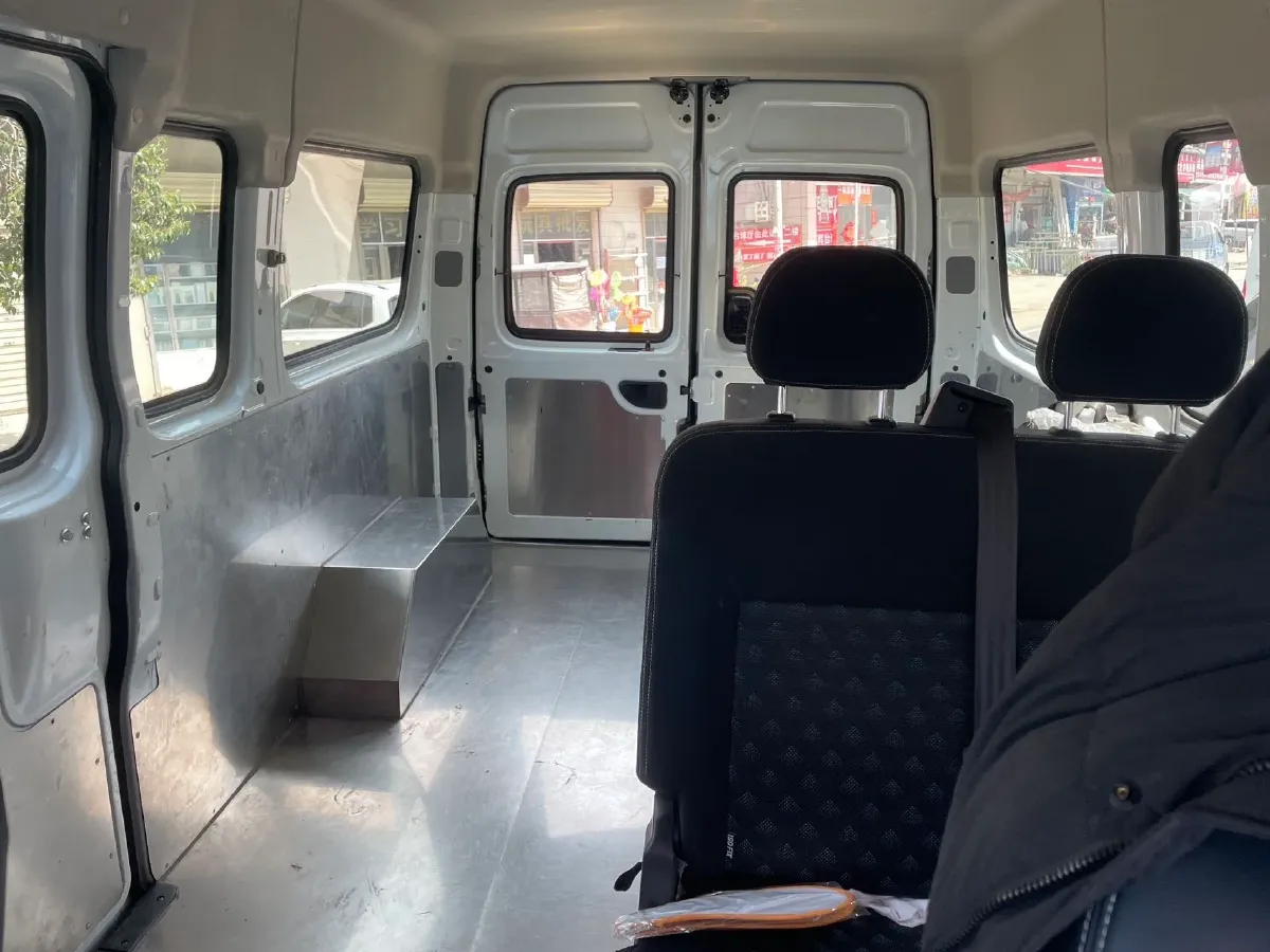 2024 MAXUS XinTu V80 2.0T 147HP L4 6MT,autocango,china used car exporter,china ev exporter,chinese used car exporter,chinese used ev exporter