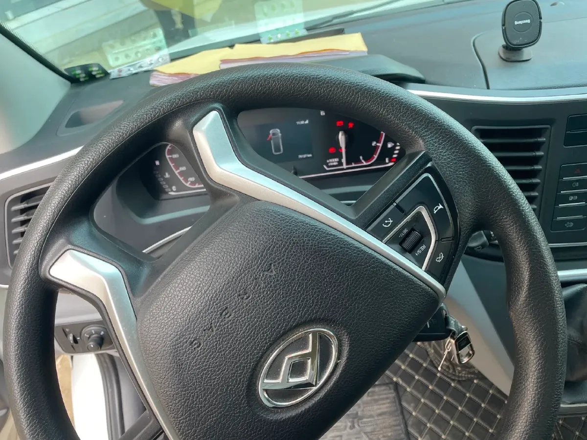 2024 MAXUS XinTu V80 2.0T 147HP L4 6MT,autocango,china used car exporter,china ev exporter,chinese used car exporter,chinese used ev exporter