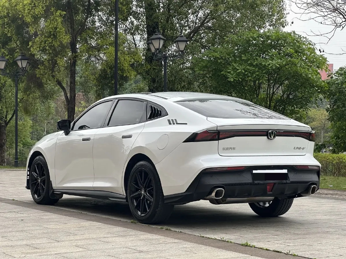 2023 ChangAn UNI-V 1.5T 188HP L4 7DCT,autocango,china used car exporter,china ev exporter,chinese used car exporter,chinese used ev exporter